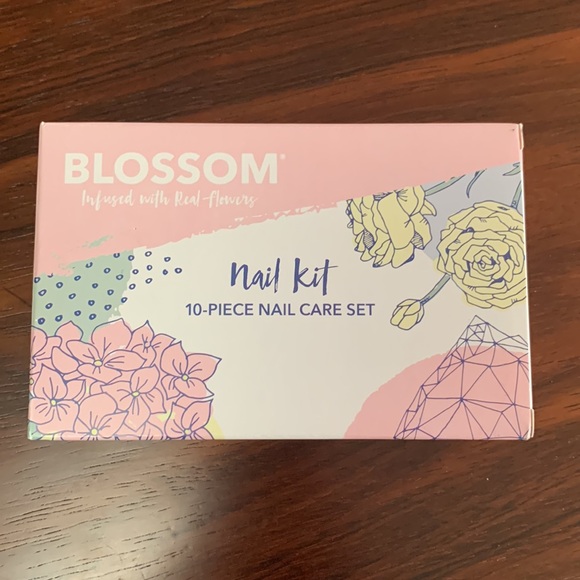 BLOSSOM Manicure 10pc Nail Care Set NWOT - Picture 3 of 6